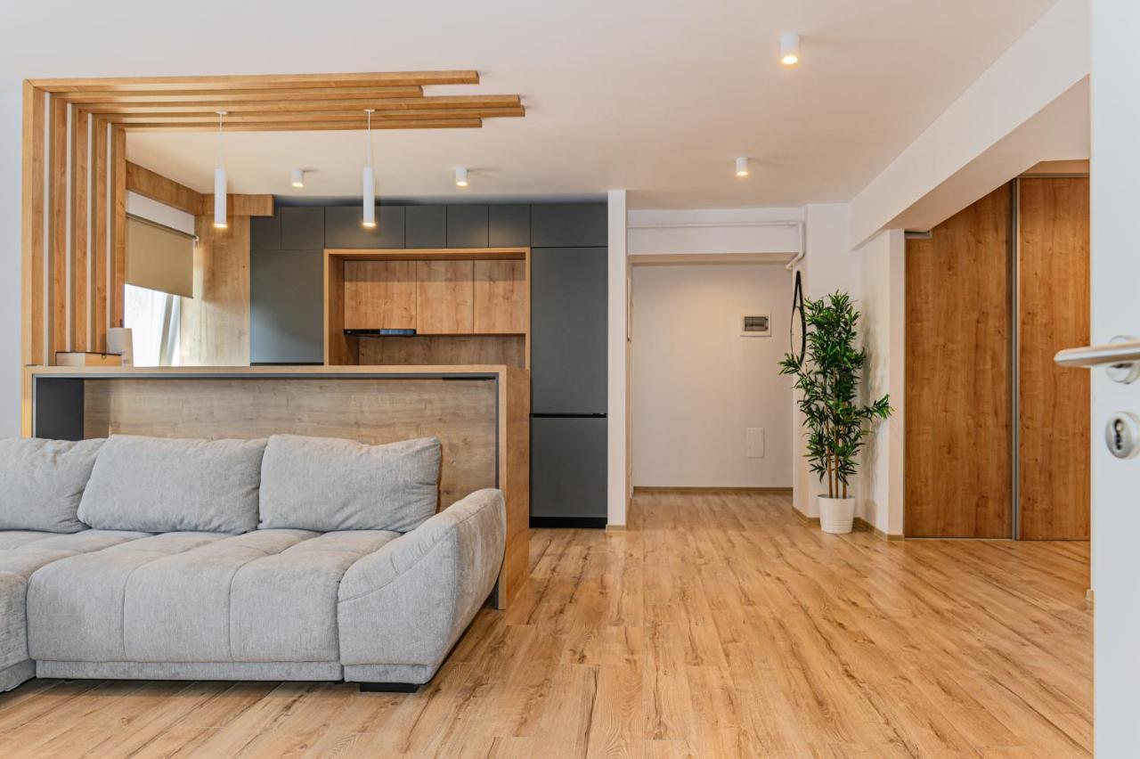 KOA - Flamingo Apartment Brasov Bagian luar foto