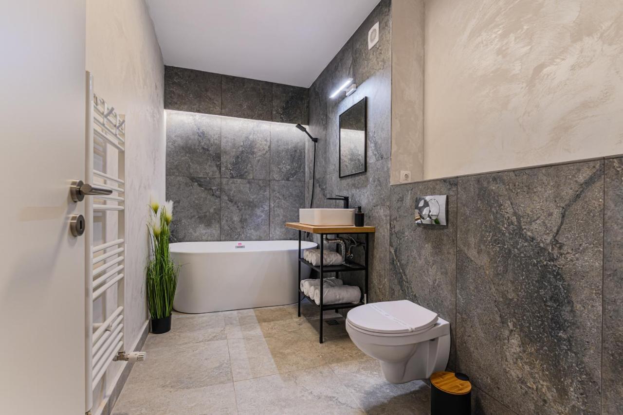 KOA - Flamingo Apartment Brasov Bagian luar foto