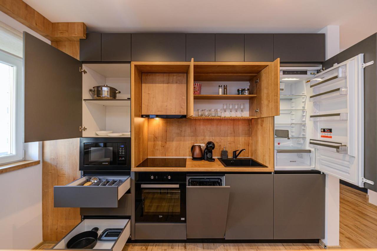 KOA - Flamingo Apartment Brasov Bagian luar foto