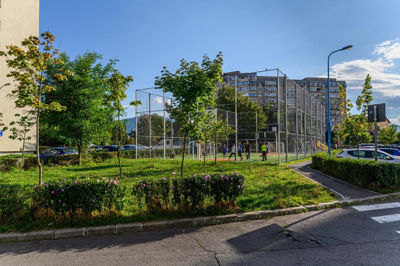 KOA - Flamingo Apartment Brasov Bagian luar foto