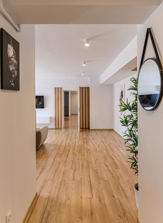 KOA - Flamingo Apartment Brasov Bagian luar foto